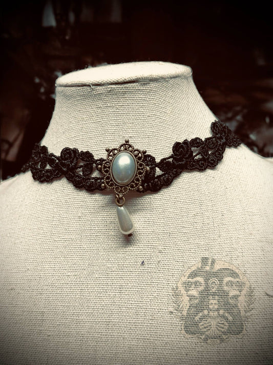 Elegant Pearl Lace Pendent Charms Choker Necklace Black Gift Idea Oddity Jewelry Gothic Halloween Costume Woman Fantasy Vampire Dress Up