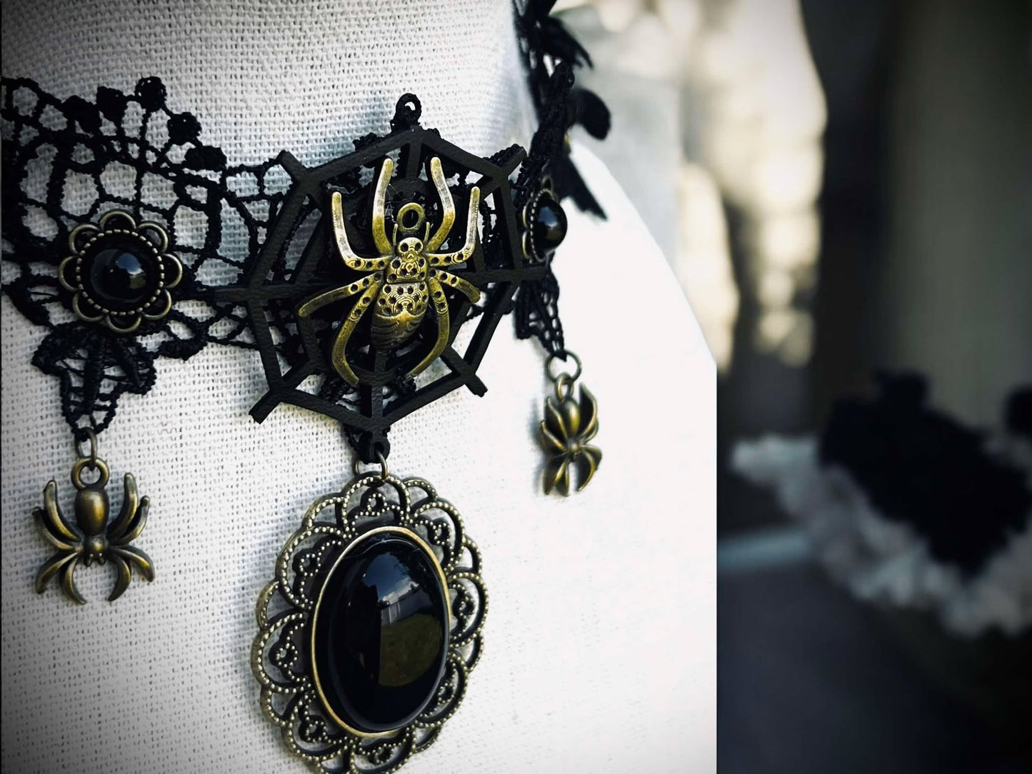 Gothic Spiders Pendent Charms Choker Necklace Black Gift Idea Oddity Jewelry Gothic Halloween Costume Woman Fantasy Vampire Dress Up Punk