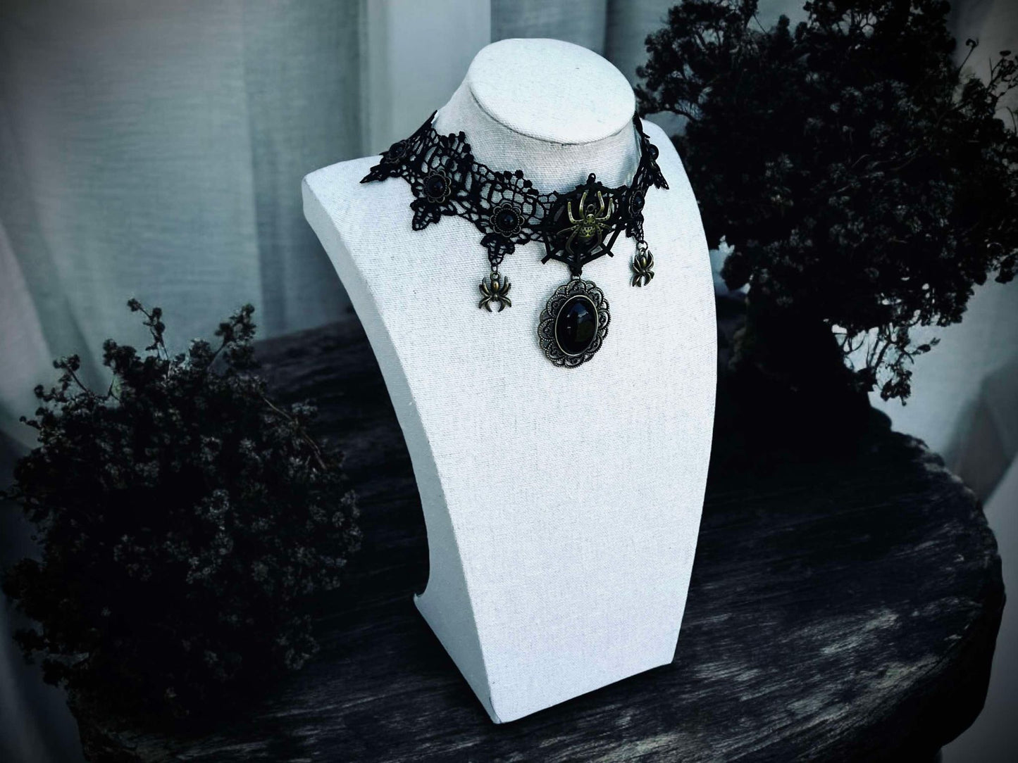 Gothic Lace Spider Charms Choker Necklace Black Gift Idea Oddity Jewelry Gothic Halloween Costume Womans Fantasy Lace Vampire Dress Up Punk