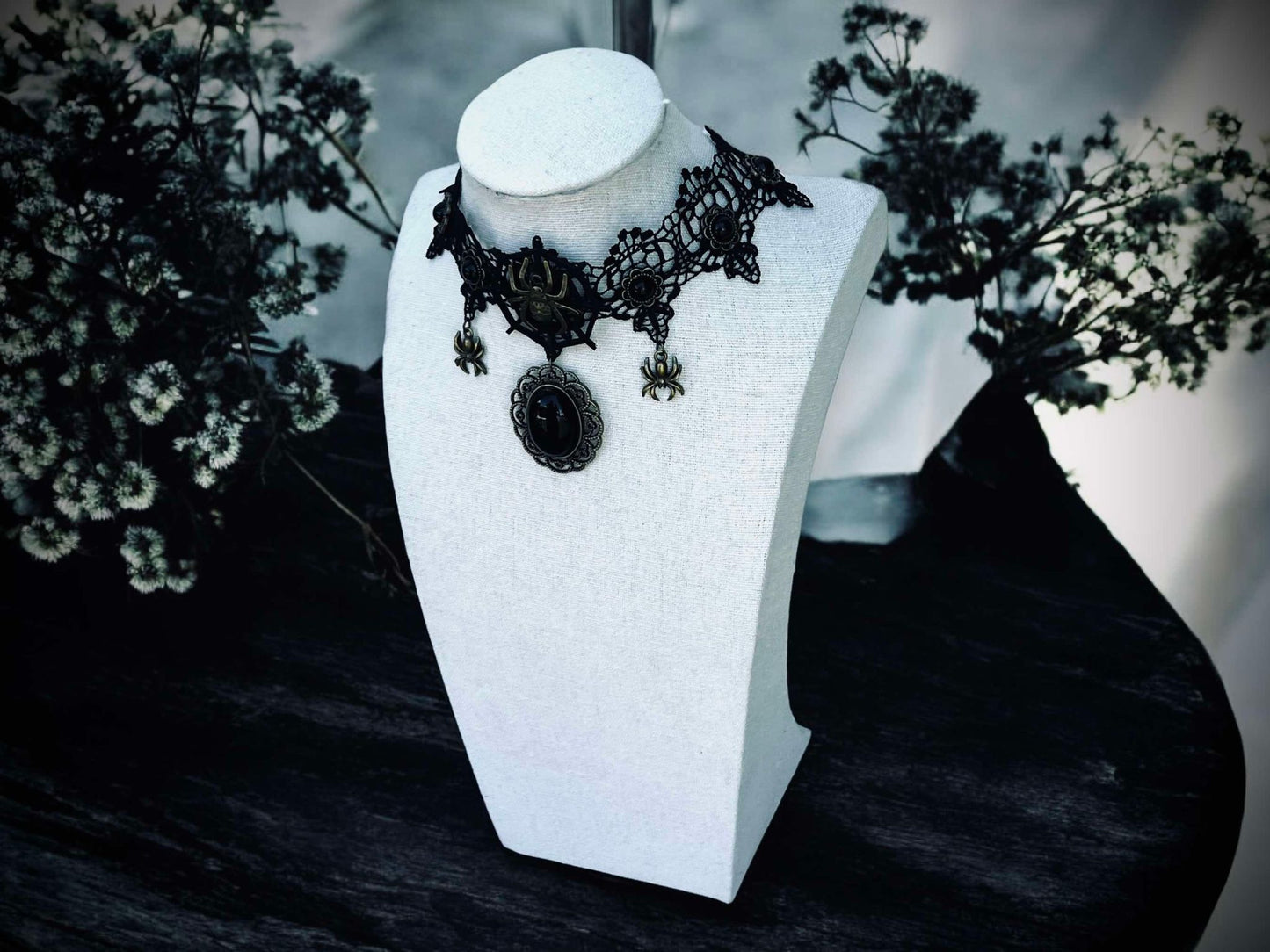 Gothic Lace Spider Charms Choker Necklace Black Gift Idea Oddity Jewelry Gothic Halloween Costume Womans Fantasy Lace Vampire Dress Up Punk