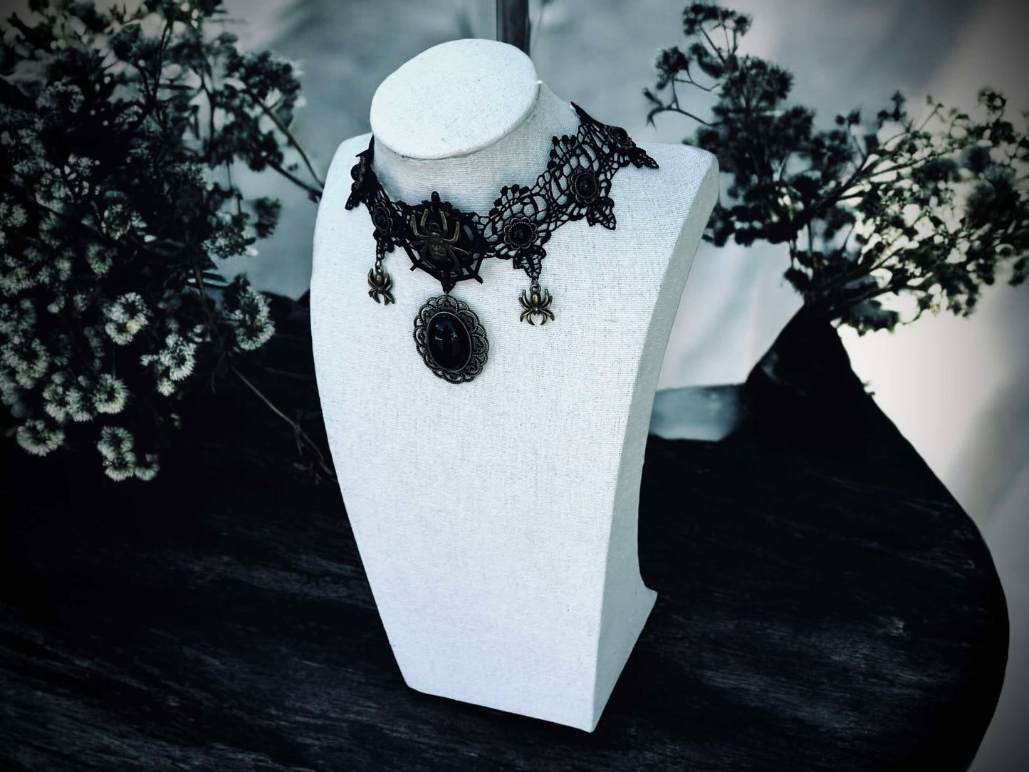 Gothic Spiders Pendent Charms Choker Necklace Black Gift Idea Oddity Jewelry Gothic Halloween Costume Woman Fantasy Vampire Dress Up Punk