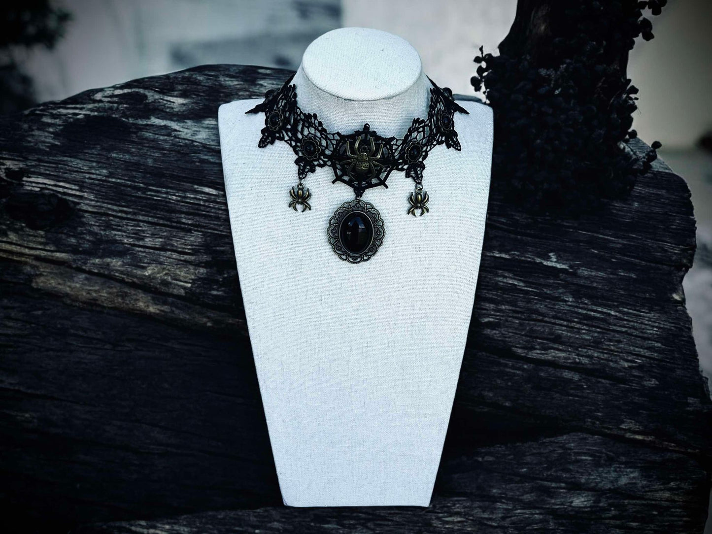 Gothic Lace Spider Charms Choker Necklace Black Gift Idea Oddity Jewelry Gothic Halloween Costume Womans Fantasy Lace Vampire Dress Up Punk