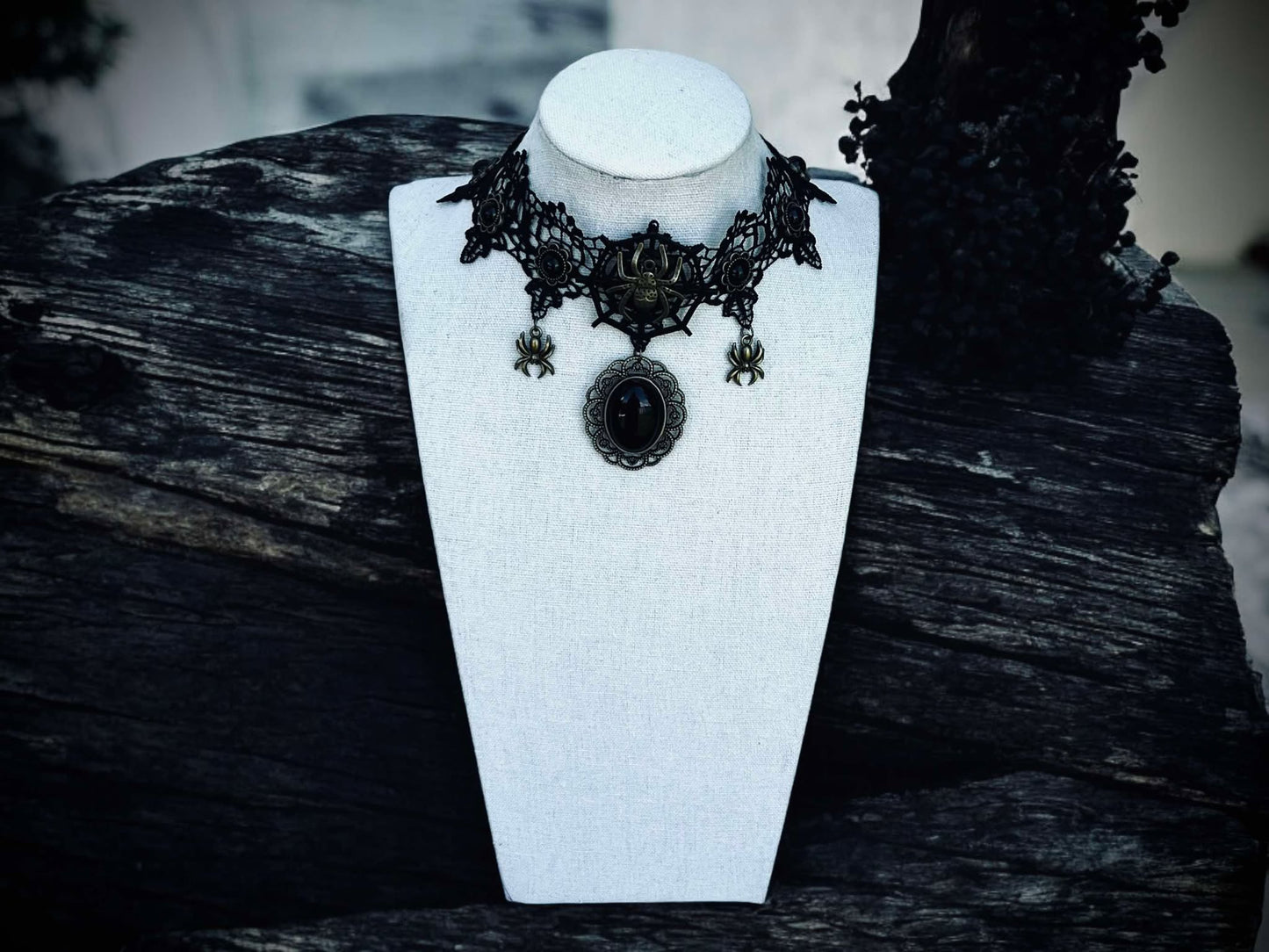 Gothic Spiders Pendent Charms Choker Necklace Black Gift Idea Oddity Jewelry Gothic Halloween Costume Woman Fantasy Vampire Dress Up Punk