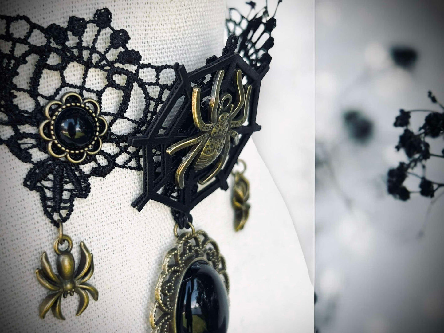 Gothic Lace Spider Charms Choker Necklace Black Gift Idea Oddity Jewelry Gothic Halloween Costume Womans Fantasy Lace Vampire Dress Up Punk