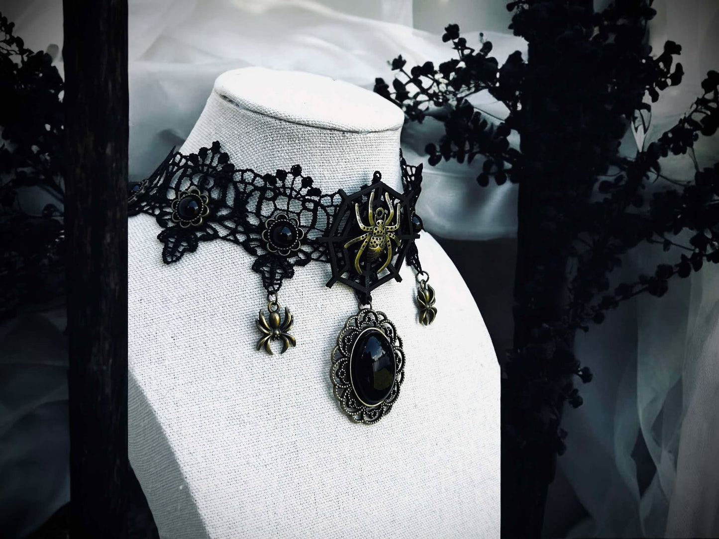 Gothic Spiders Pendent Charms Choker Necklace Black Gift Idea Oddity Jewelry Gothic Halloween Costume Woman Fantasy Vampire Dress Up Punk