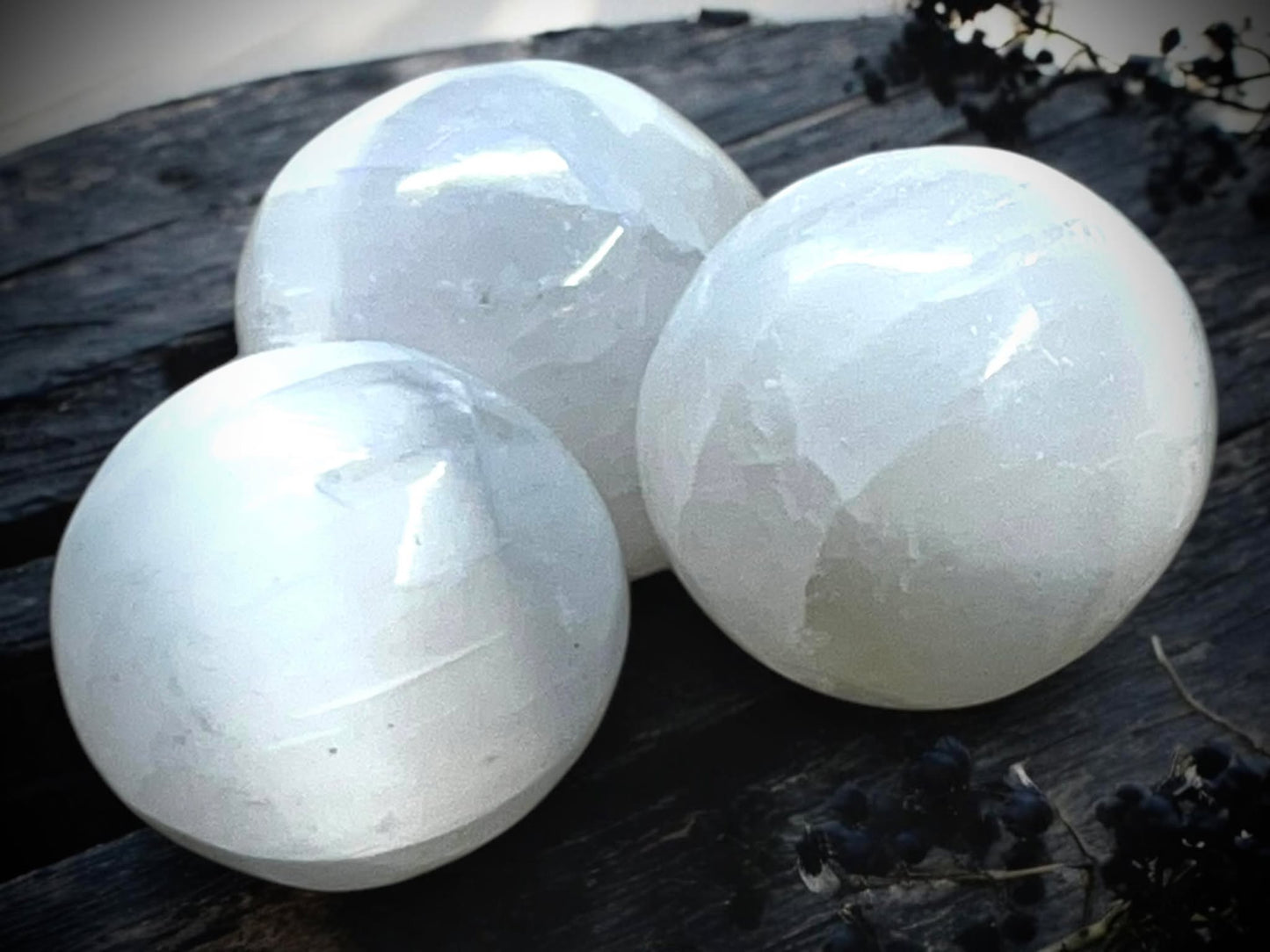 Selenite 25 mm Tumbled Stone Sphere Perfect Gift Idea Spiritual Wiccan Oddity Witchcraft Occult Idea Natural Stones Marble Spiritual Chakras