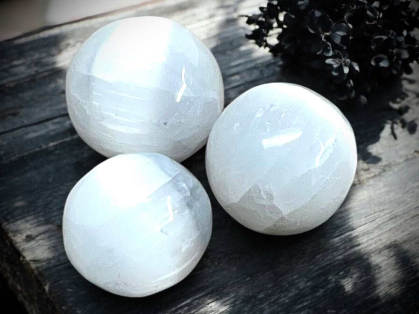 Selenite 25 mm Tumbled Stone Sphere Perfect Gift Idea Spiritual Wiccan Oddity Witchcraft Occult Idea Natural Stones Marble Spiritual Chakras