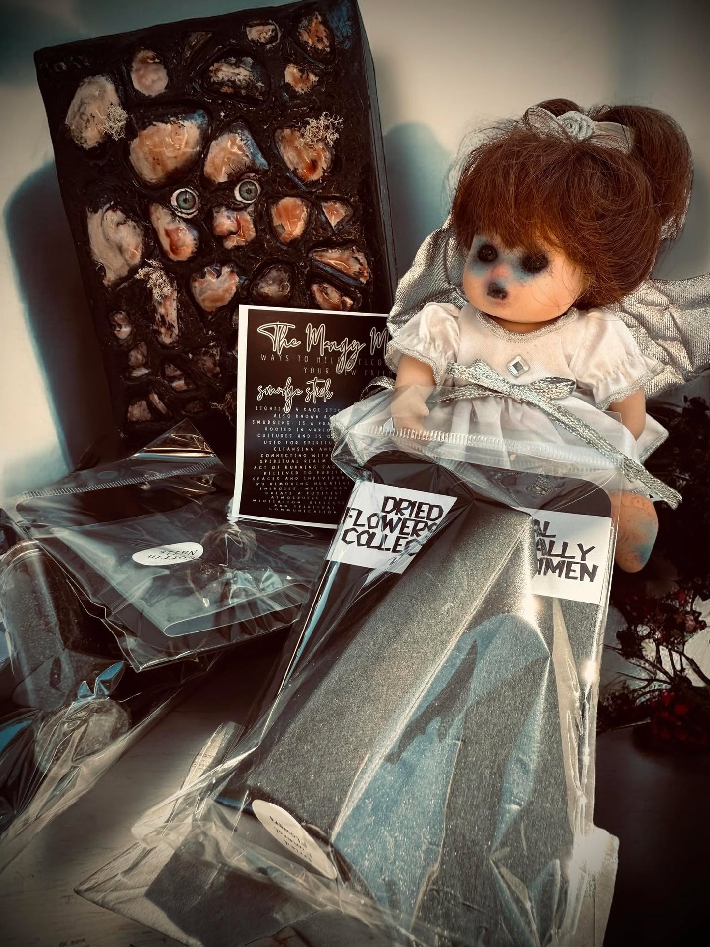 Valetine Oddity Witch Wooden Box Trinket Oddity Box Haunted Doll Mystery Curiosity, Unique Gift Idea, Creepy Unusual Mummified Specimen #222